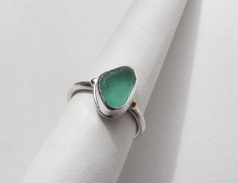 Turquoise seaglass silver ring with gold nugget details. N.5