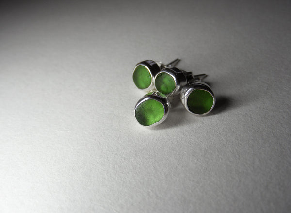 Sprite Green round sea glass silver studs