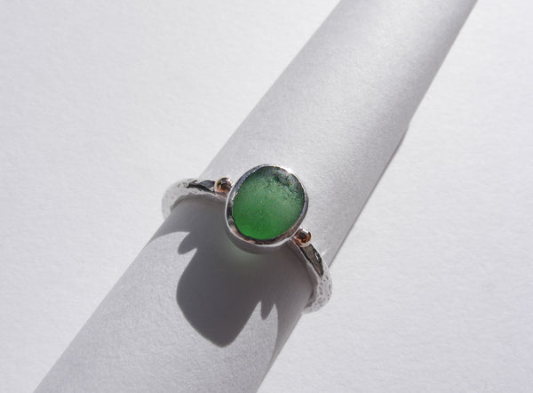 Emerald green, round shaped sea glass treasure ring SIZE N